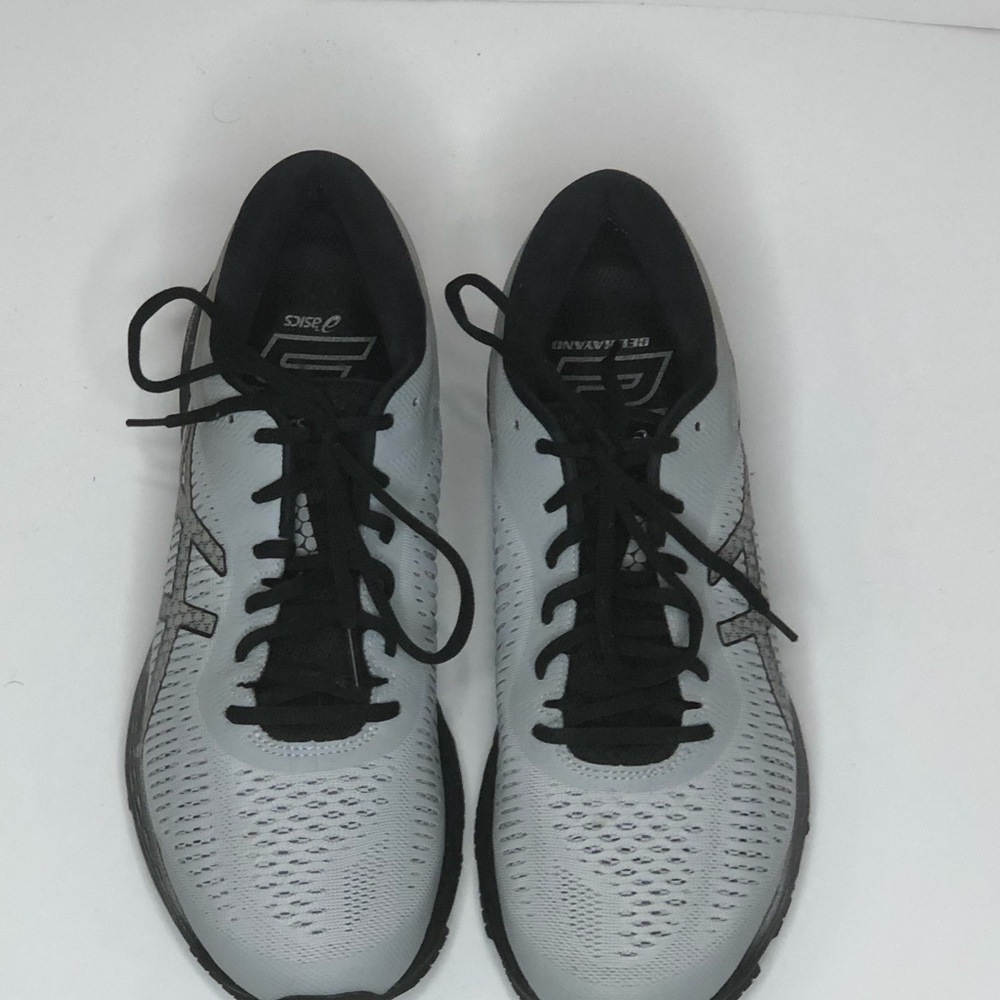 ASICS GEL-KAYANO 25, DUOMAX, FLYTEFOAM, MENS SIZE 10, GRAY/BLACK, LIGHTLY USED